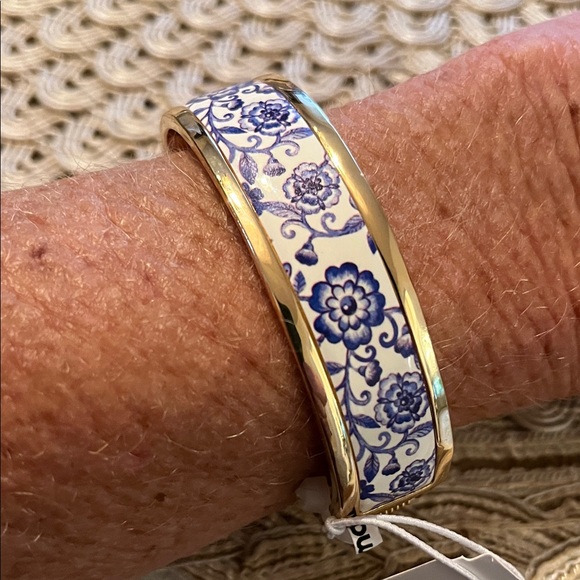 Blue and Gold Floral Bracelet on Gold by Mia Charro NWT so beautiful! - Picture 3 of 4